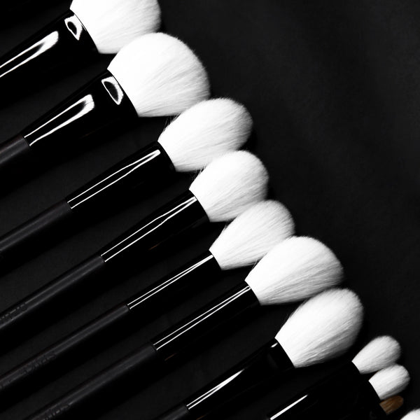 Universāla ota Spike By Anete Spike Lux L5, daudzfunkcionālas grima otas uz melna fona