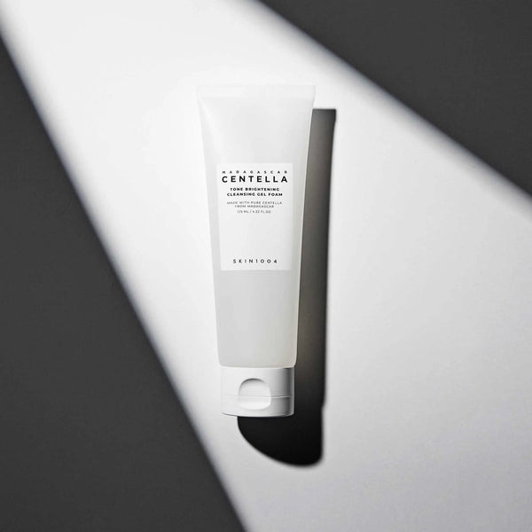 Balinošas gelveida putas sejas mazgāšanai SKIN1004 Madagascar Centella Tone Brightening Cleansing Gel Foam