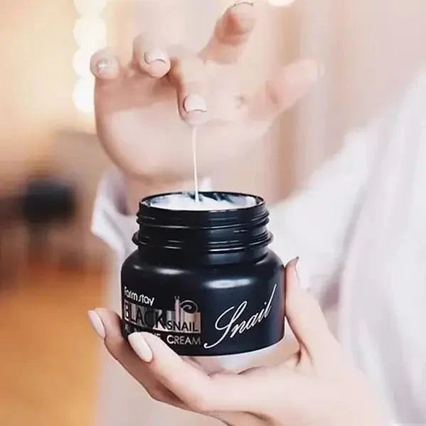 Krēms sejai ar melno gliemežu mucīnu Farmstay Black Snail All In One Cream