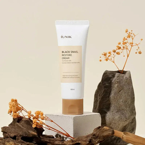 Pretnovecošanās krēms ādas atjaunošanai iUNIK Black Snail Restore Cream